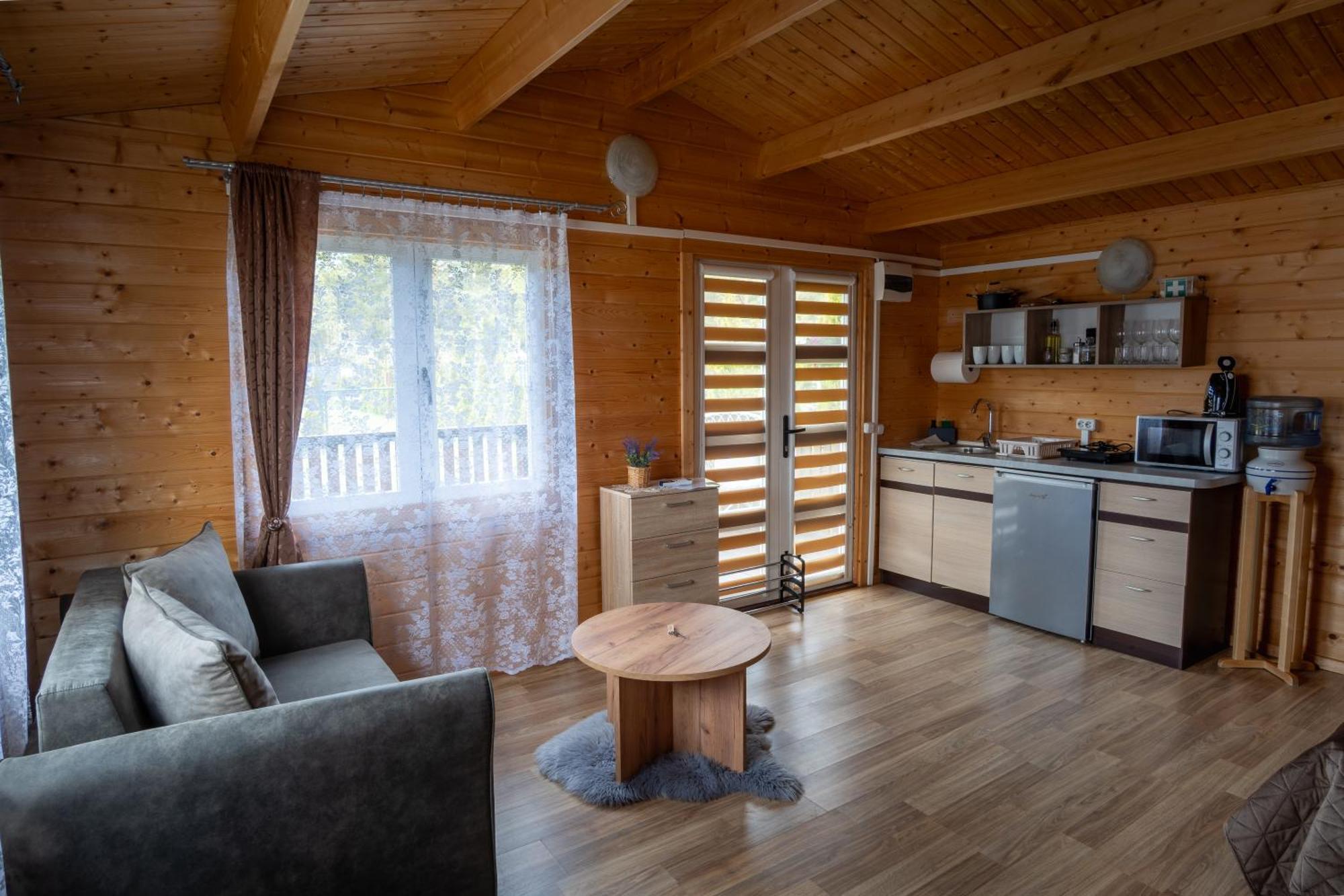 Atputas Majinas Kolka- Madaras Un Rota Villa ภายนอก รูปภาพ