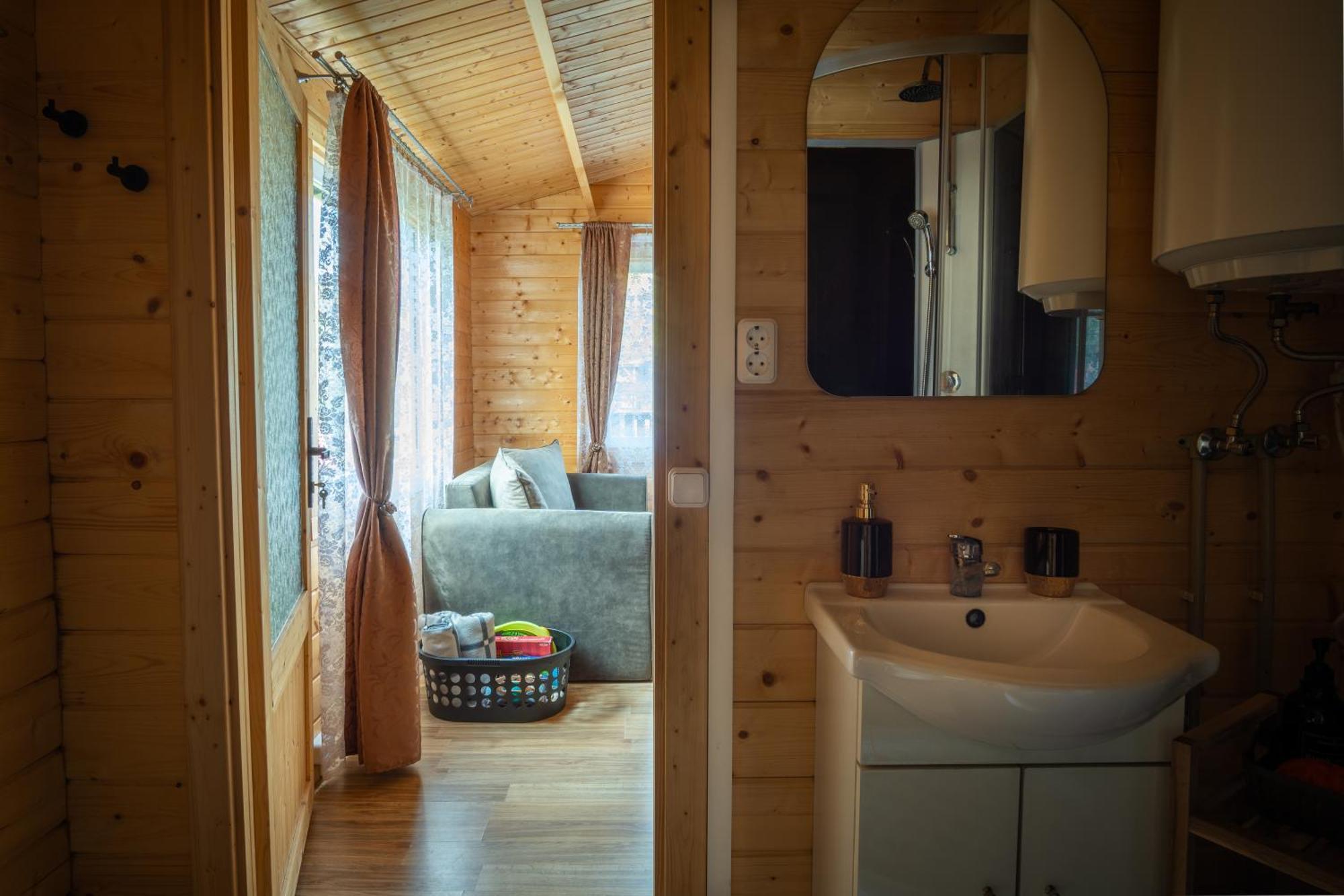 Atputas Majinas Kolka- Madaras Un Rota Villa ภายนอก รูปภาพ